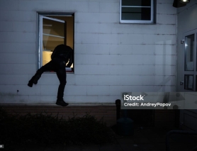 CHỊ GÁI LẮP ĐẶT CAMERA